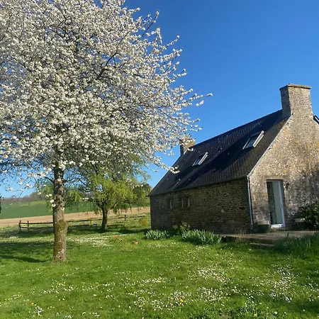 Gite De La Ferme Du Tilleul La Pellerine (Mayenne)